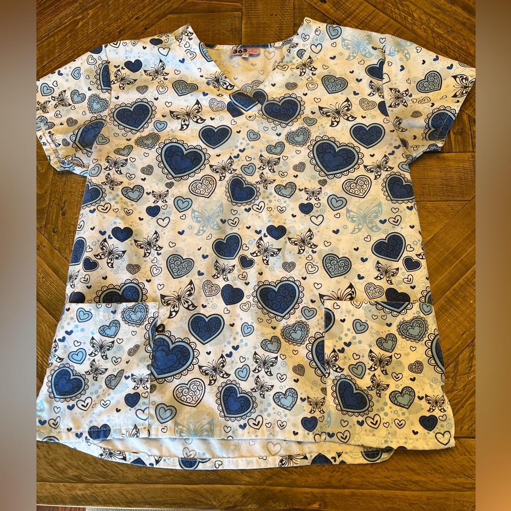 Hearts and Butterflies Scrub Top Blue Size Medium